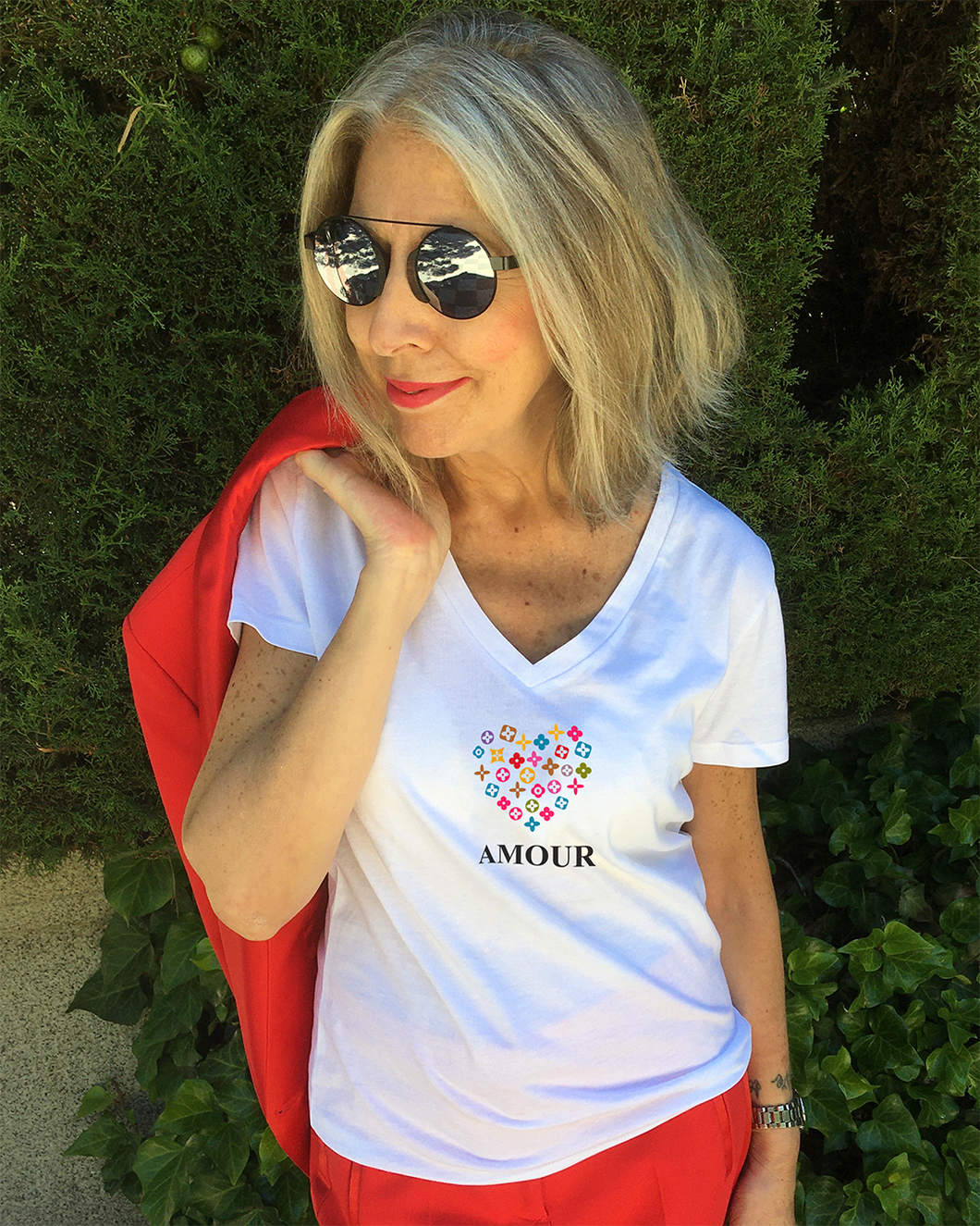 AMOUR Organic V-Neck White T-Shirt